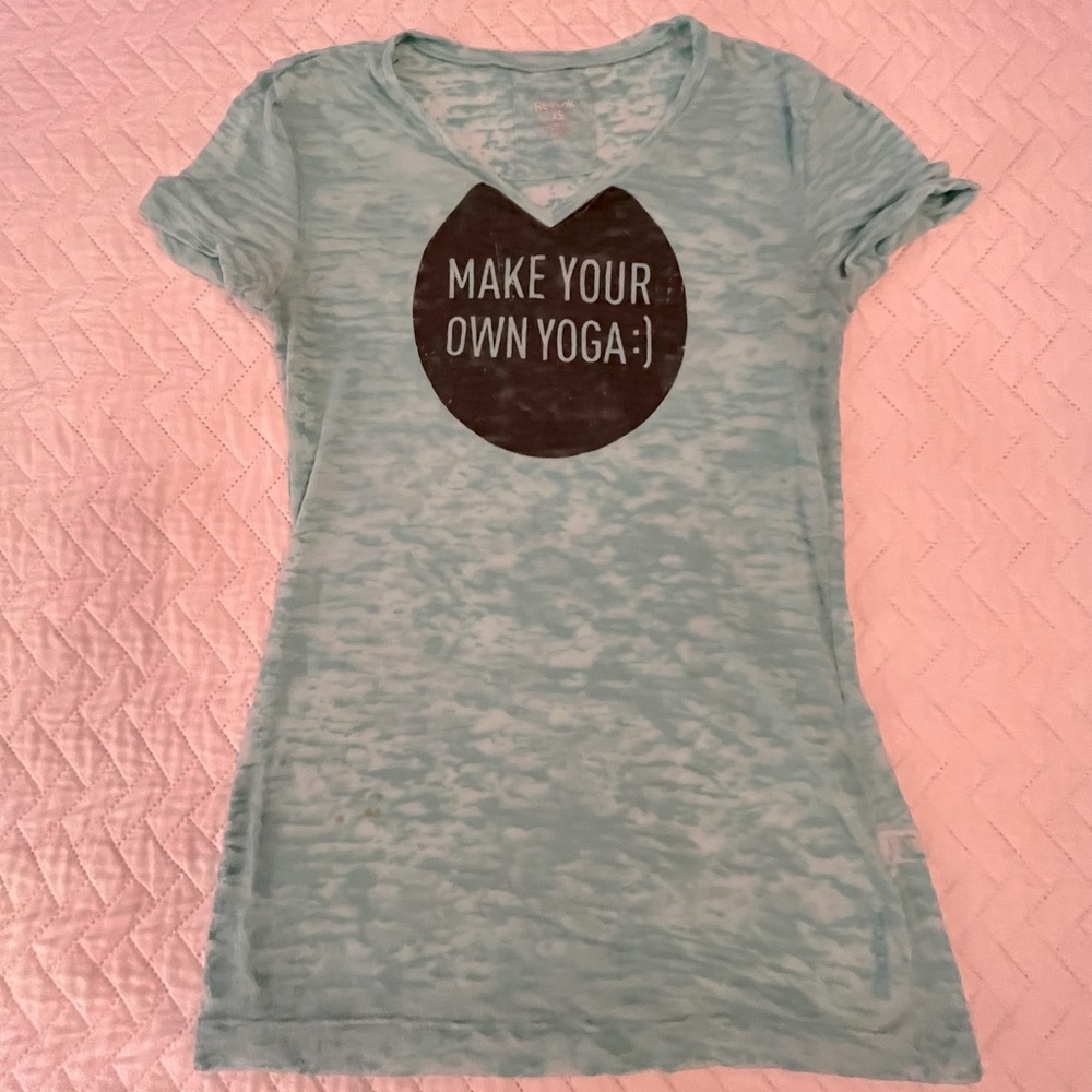 DONATED❗️Reebok burnout v neck “make your own yoga” t-shirt XS - Picture 1 of 3
